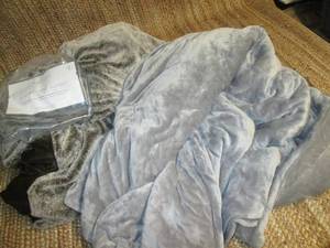 lot 22 image: (2) 15# Weighted Blankets PLT...