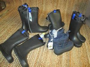 lot 32 image: Box Full of Rain boots Many Sizes...