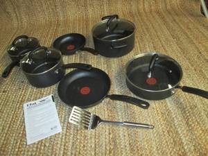 lot 56 image: T-Fal Cookware Set With Lids & Spat...