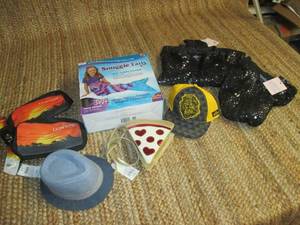 lot 63 image: Kids Lot (Snuggie Tail, Zip Up Swea...