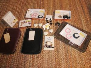 lot 69 image: Earrings, Barrettes, Jewelry Carry ...