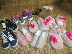 lot 74 image: Large Shoe & Slipper Lot, With A Tu...