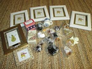 lot 77 image: Avon Bottles & Holiday Home Dcor ...