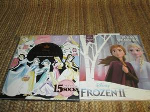 lot 100 image: Disneys Princesses & Frozen II (15...