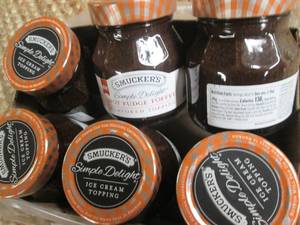 lot 257 image: Case Smuckers Simple Delight Hot Fu...