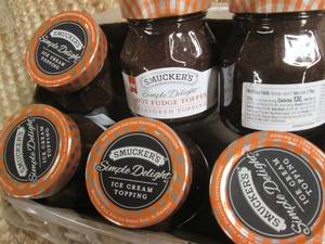 lot 258 image: Case Smuckers Simple Delight Hot Fu...