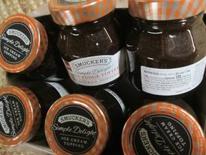 lot 274 image: Case Smuckers Simple Delight Hot Fu...