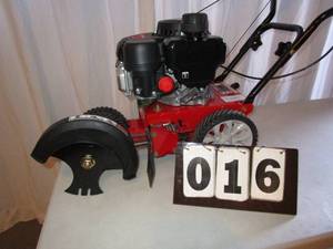 lot 16 image: Troy-Bilt Edger