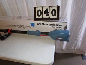 lot 40 image: Senix Cordless Pole Saw