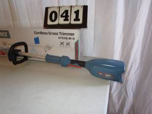 lot 41 image: Senix Cordless Grass Trimmer