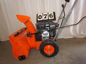 lot 76 image: Yardmax 22 Snow Blower