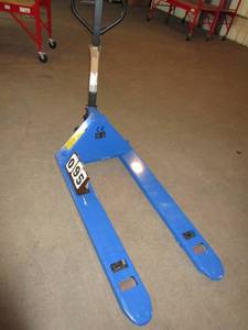 lot 95 image: Pallet Jack