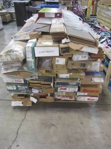 lot 46 image: WHOLESALE MIXED PALLET OF HARDWOOD FLOORING
