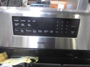 lot 51 image: Samsung 5-Burner Freestanding 5.8-cu ft Self-cleaning Convection Gas Range (Stainless steel) (Common 30-in Actual 29.75-in) NX58H5600SS
