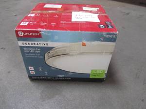 lot 208 image: Utilitech 90CFM Decorative 4-in-1 Bath Fan 7105-06 (SM)