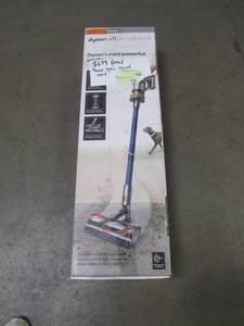lot 218 image: Dyson V11 Torque Drive Cordless Stick Vacuum 268731-01 (SM)