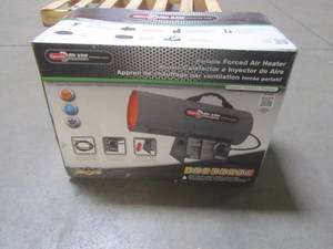 lot 246 image: Dyna-Glo Delux 30K - 60K BTU LP Forced Air Propane Portable Heater RMC-FA60DGD (SM)