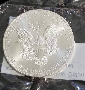 2015 AMERICAN SILVER EAGLE 1 TROY OZ. .999 FINE SILVER DOLLAR
