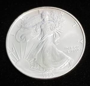 1993 AMERICAN SILVER EAGLE 1 TROY OZ. .999 FINE SILVER DOLLAR
