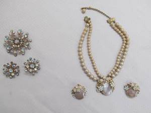 lot 3 image: vintage jewelry