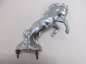 lot 31 image: horse hood ornament