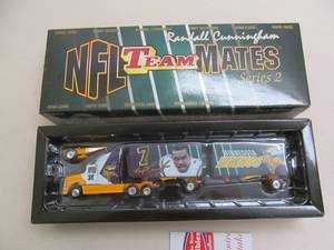 lot 37 image: NFL Team mates trailer