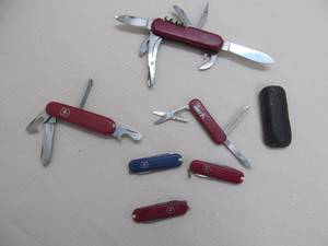 lot 43 image: Swiss army knives