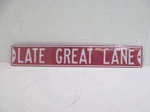 lot 82 image: sign