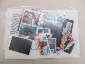 lot 90 image: 1989 USPS commeriative stamp set
