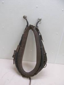 lot 140 image: vintage horse collar
