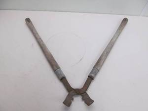lot 142 image: livestock nipper