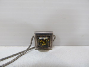 lot 121 image: Small Sterling Silver & Amber Pendant Necklace