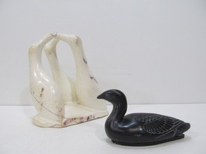 lot 13 image: 2 Carved Stone Alaskan or Inuit Style Bird Sculptures
