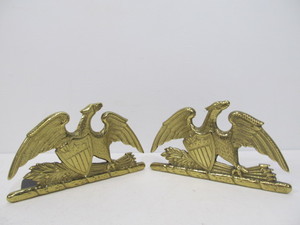 lot 22 image: Signed Vintage 1950s Solid Brass Patriotic Brass American Eagle Bookends
