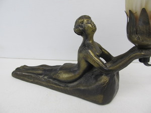 lot 33 image: Vintage Style Figural Deco Desk Lamp