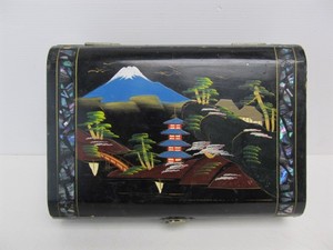lot 34 image: Vintage Inlaid & Hand Painted Japanese Musical Jewelry Box
