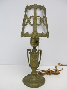 lot 42 image: Ornate Antique Cast Metal Desk Lamp