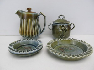 lot 44 image: Nice Group of Hand Made WADE Irish Pottery 