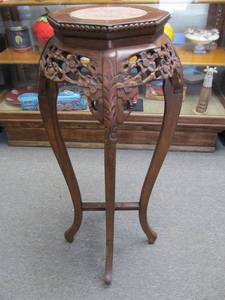 lot 103 image: Ornate Floral Design FernPlant Stand