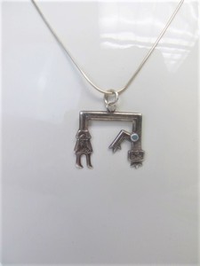 lot 118 image: Vintage Native American Sterling Silver Pendant Necklace