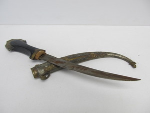 lot 48 image: Antique Middle Easter Short Sword wScabbard