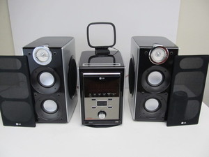 lot 63 image: Working LG Micro Hi-Fi Stereo & Speaker System