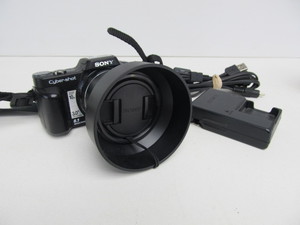 lot 65 image: Working SONY Cybershot Digital Camera
