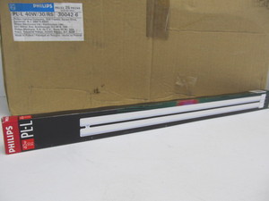 lot 79 image: Brand New Box of 25 PHILLIPS PL-L Twin Long Light Tube Bulbs