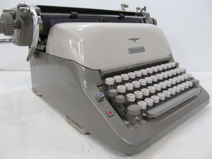 lot 97 image: Working Vintage ADLER West German Typewriter