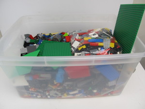 lot 130 image: Large Tub FULL of Legos - 25 Lbs
