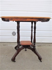 lot 131 image: Antique Parlor Table wCasters 