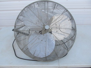 lot 136 image: Large Working Industrial DAYTON Oscillating Warehouse Fan wWall Bracket