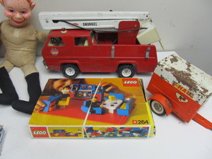lot 137 image: Group of Assorted Vintage Toys