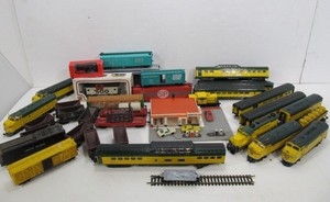 lot 162 image: Group of Vintage HO Trains